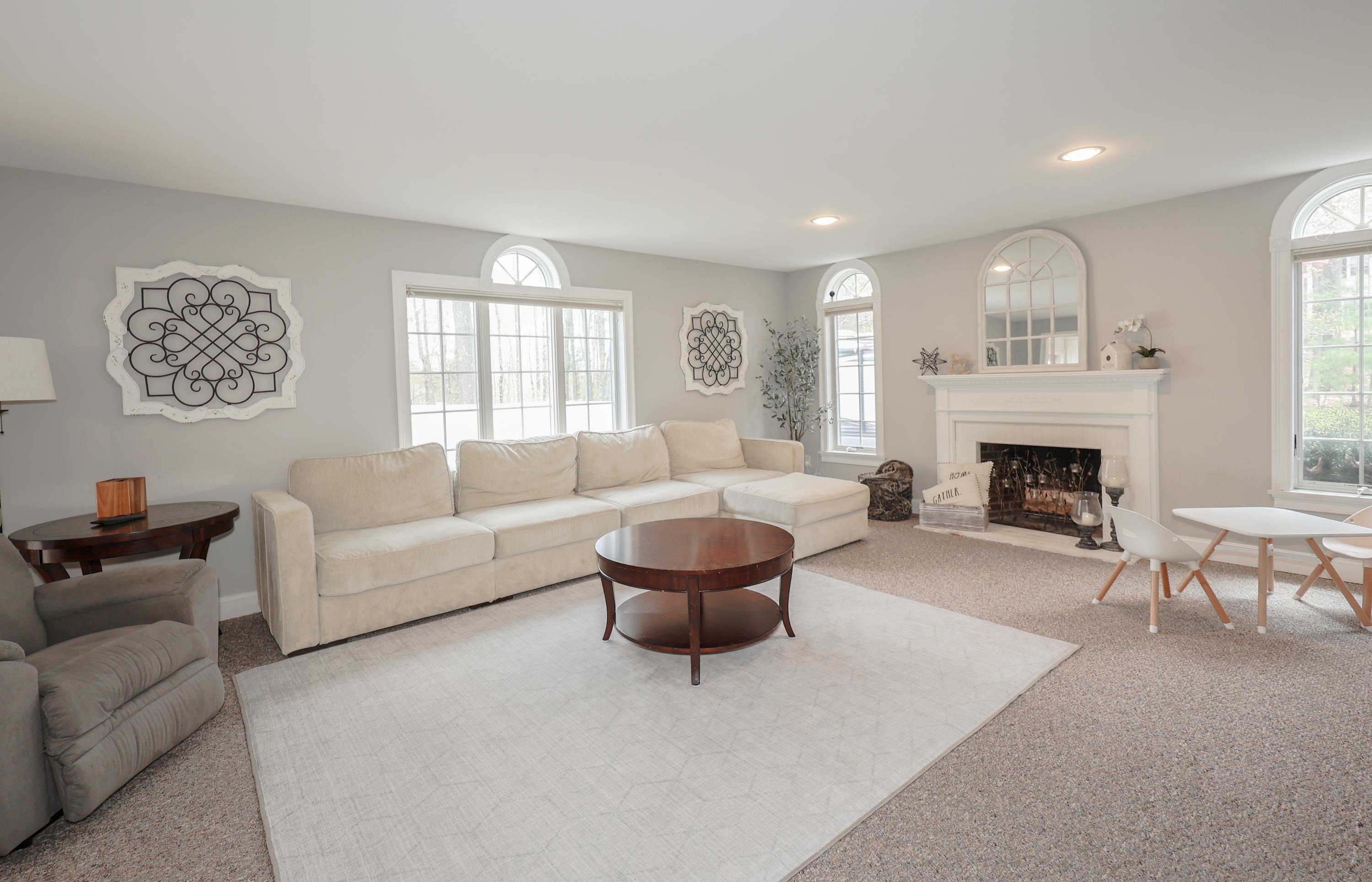 27 Squire Armour Road Windham, NH 03087 - Photo 8 of 40