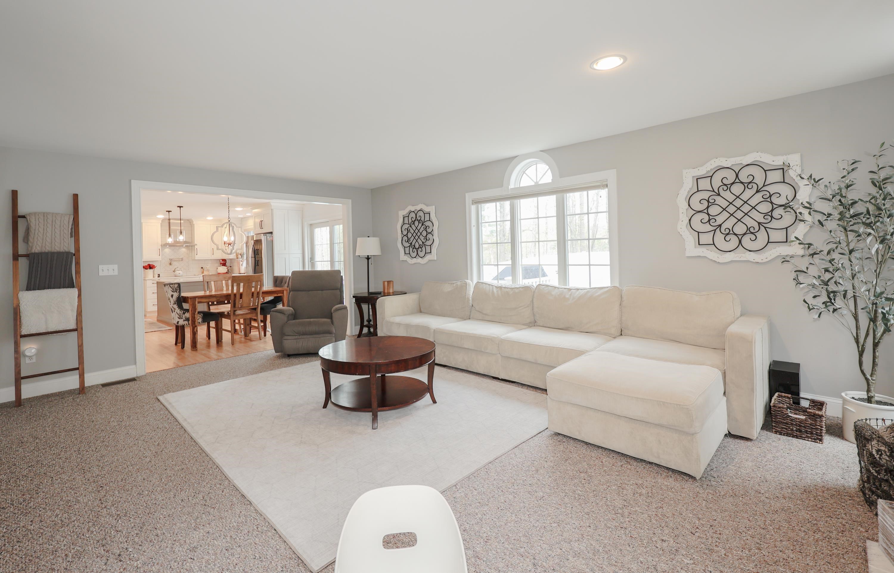27 Squire Armour Road Windham, NH 03087 - Photo 9 of 40