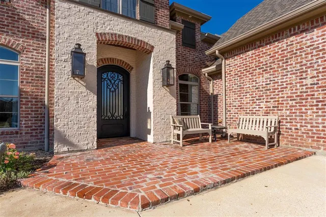 $925,000 | 4820 Kingspoint Drive, Lake Charles, LA 70605