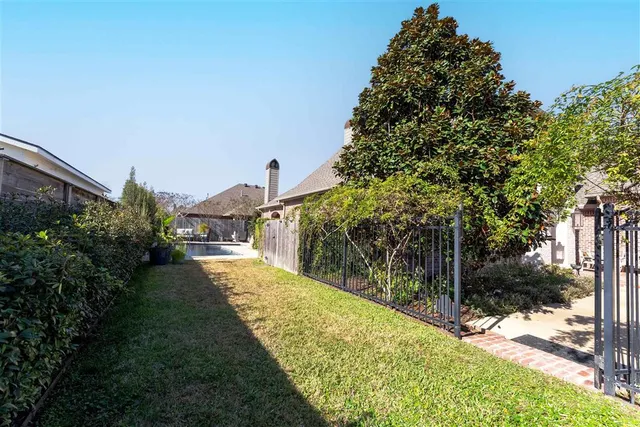 $925,000 | 4820 Kingspoint Drive, Lake Charles, LA 70605