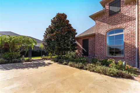 $925,000 | 4820 Kingspoint Drive, Lake Charles, LA 70605