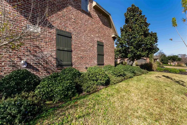 $925,000 | 4820 Kingspoint Drive, Lake Charles, LA 70605