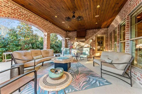 $925,000 | 4820 Kingspoint Drive, Lake Charles, LA 70605