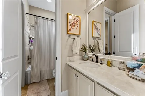 $925,000 | 4820 Kingspoint Drive, Lake Charles, LA 70605