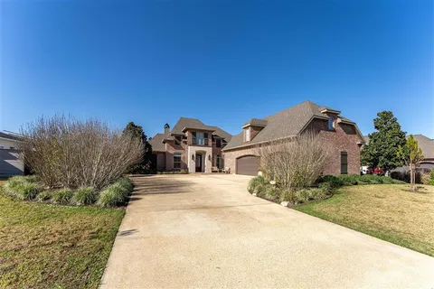 $925,000 | 4820 Kingspoint Drive, Lake Charles, LA 70605