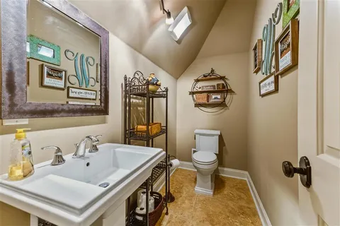 $925,000 | 4820 Kingspoint Drive, Lake Charles, LA 70605