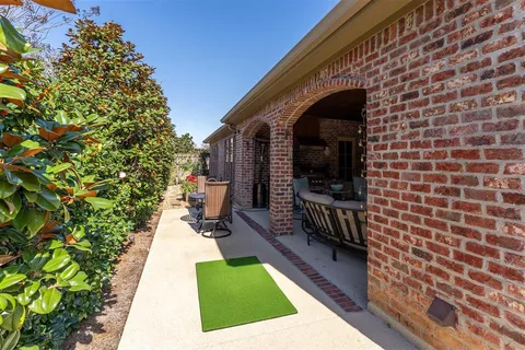 $925,000 | 4820 Kingspoint Drive, Lake Charles, LA 70605