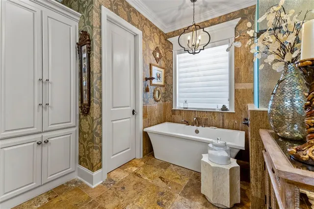 $925,000 | 4820 Kingspoint Drive, Lake Charles, LA 70605