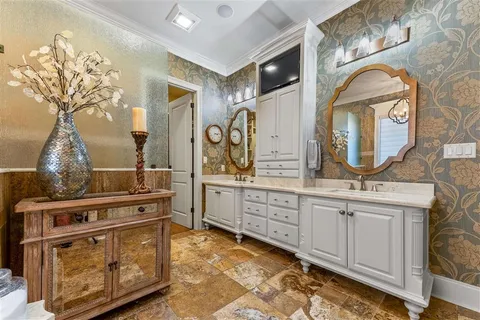 $925,000 | 4820 Kingspoint Drive, Lake Charles, LA 70605