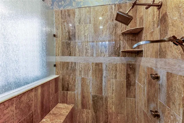 $925,000 | 4820 Kingspoint Drive, Lake Charles, LA 70605