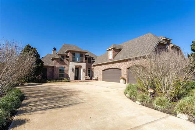 $925,000 | 4820 Kingspoint Drive, Lake Charles, LA 70605