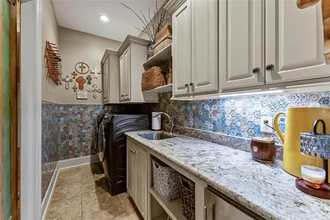 $925,000 | 4820 Kingspoint Drive, Lake Charles, LA 70605