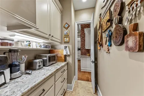 $925,000 | 4820 Kingspoint Drive, Lake Charles, LA 70605