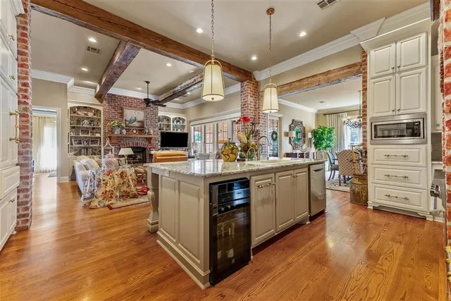 $925,000 | 4820 Kingspoint Drive, Lake Charles, LA 70605