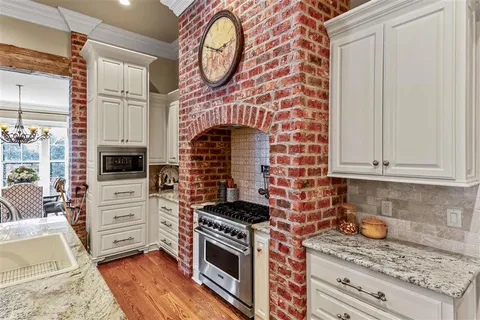 $925,000 | 4820 Kingspoint Drive, Lake Charles, LA 70605