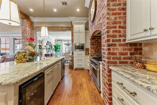 $925,000 | 4820 Kingspoint Drive, Lake Charles, LA 70605