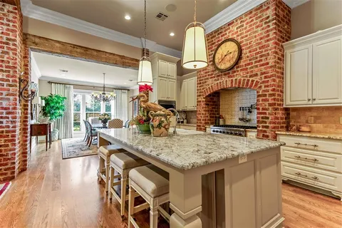 $925,000 | 4820 Kingspoint Drive, Lake Charles, LA 70605