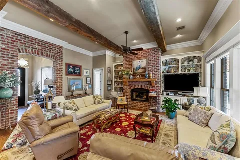 $925,000 | 4820 Kingspoint Drive, Lake Charles, LA 70605