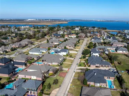 $925,000 | 4820 Kingspoint Drive, Lake Charles, LA 70605