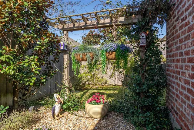 $925,000 | 4820 Kingspoint Drive, Lake Charles, LA 70605