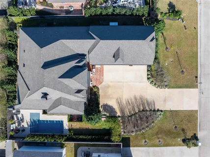 $925,000 | 4820 Kingspoint Drive, Lake Charles, LA 70605