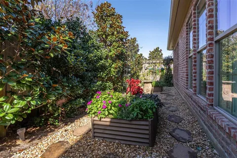 $925,000 | 4820 Kingspoint Drive, Lake Charles, LA 70605