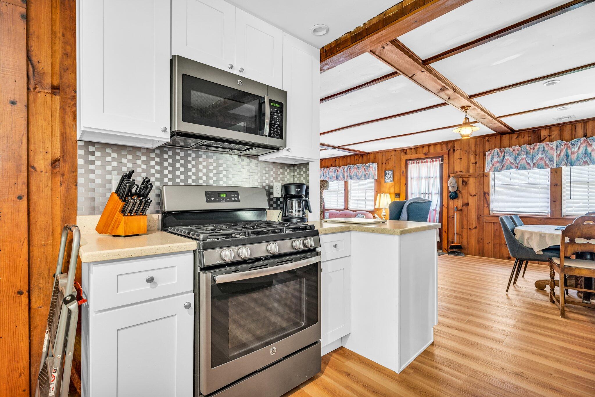 58 Quest Avenue Sebago, ME 04029 - Photo 20 of 44 58 Quest kitchn din 2