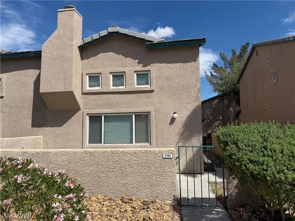 $1,450 | 5195 Souvenir Lane, Las Vegas, NV 89118