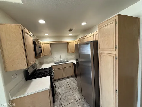 $1,450 | 5195 Souvenir Lane, Las Vegas, NV 89118