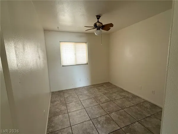 $1,450 | 5195 Souvenir Lane, Las Vegas, NV 89118