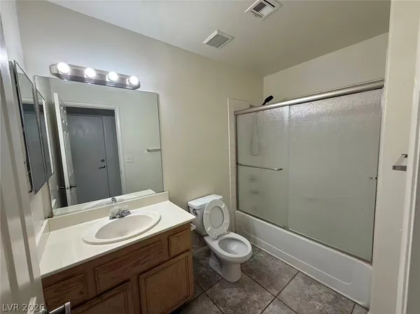 $1,450 | 5195 Souvenir Lane, Las Vegas, NV 89118