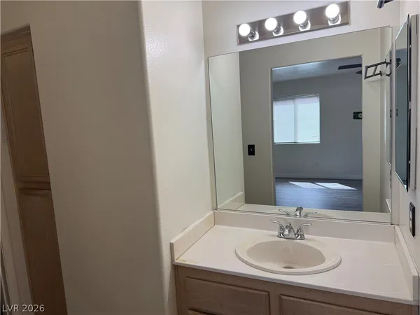 $1,450 | 5195 Souvenir Lane, Las Vegas, NV 89118