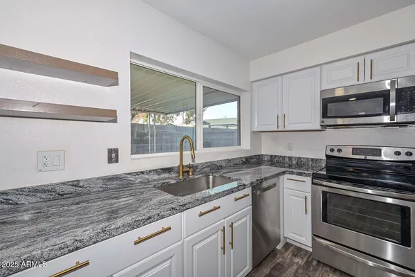 $385,000 | 4235 West Aster Drive, Phoenix, AZ 85029