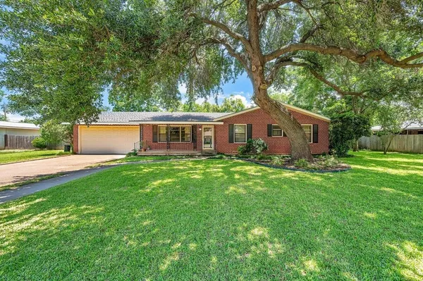 $324,000 | 421 Bellaire Drive, Woodway, TX 76712