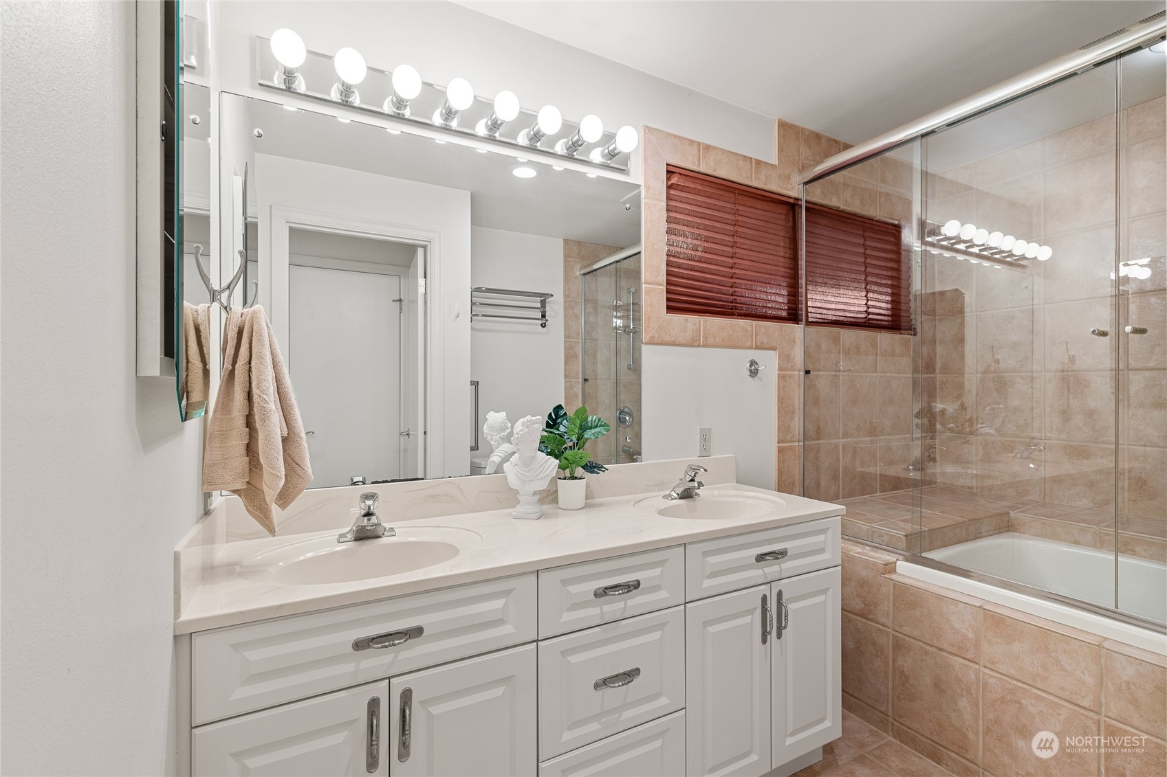 4113 Southwest 109th Street Seattle, WA 98146 - Photo 22 of 40 Gallery Image 22