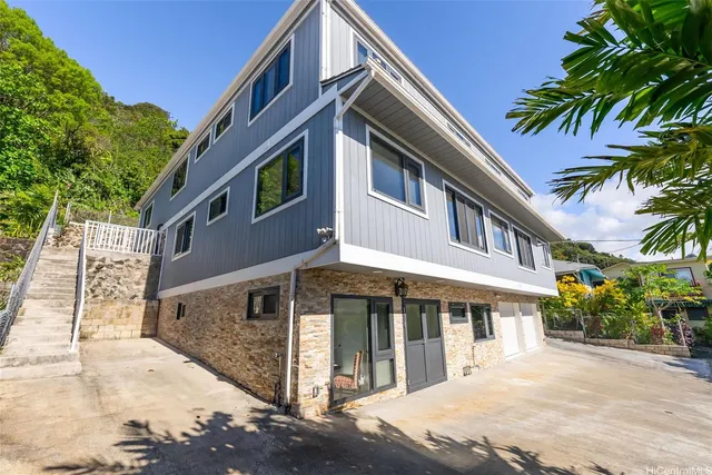 $2,200,000 | 2526 Waolani Avenue, Honolulu, HI 96817