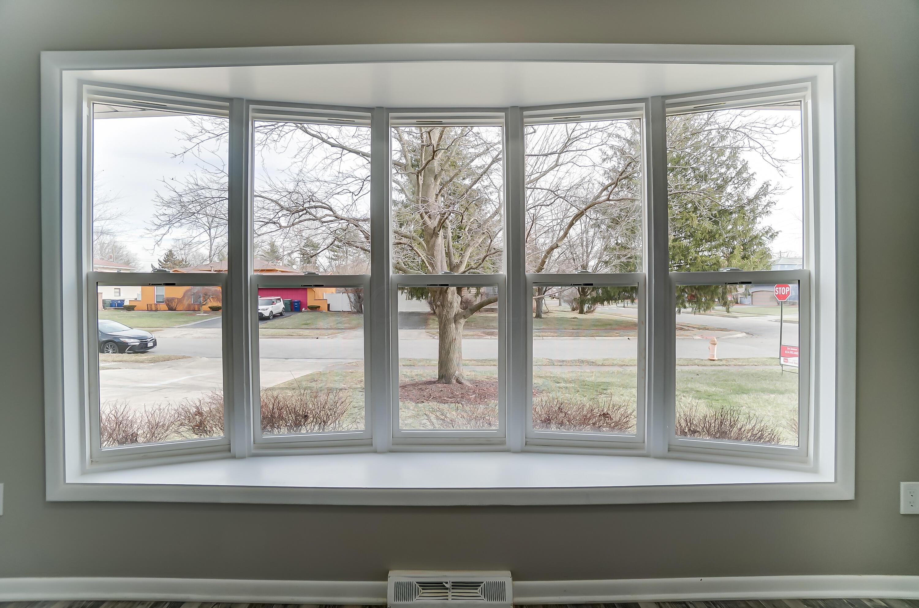 4965 Shadycrest Road Columbus, OH 43229 - Photo 8 of 45 Living Room Windows