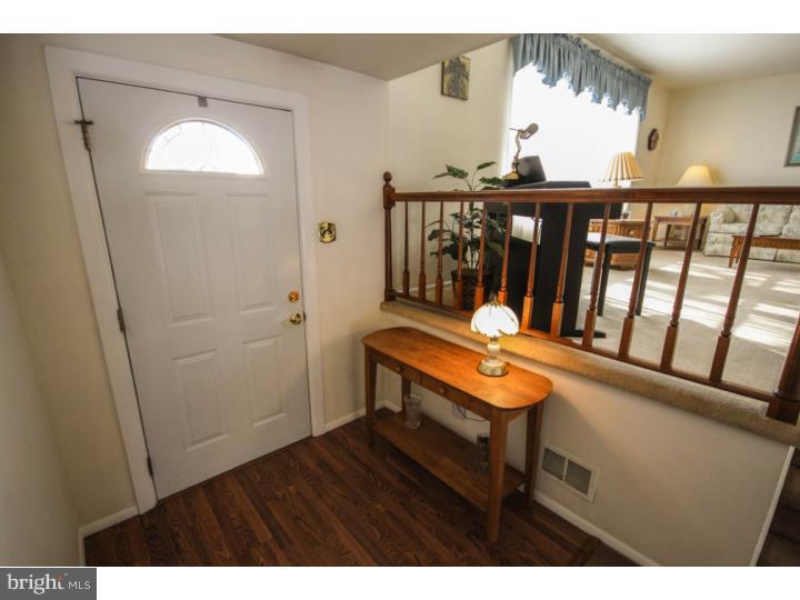 1571 Deer Run Road Warminster, PA 18974 - Photo 2 of 25 Foyer