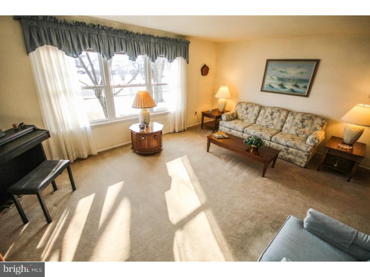 1571 Deer Run Road Warminster, PA 18974 - Photo 3 of 25 Living Room