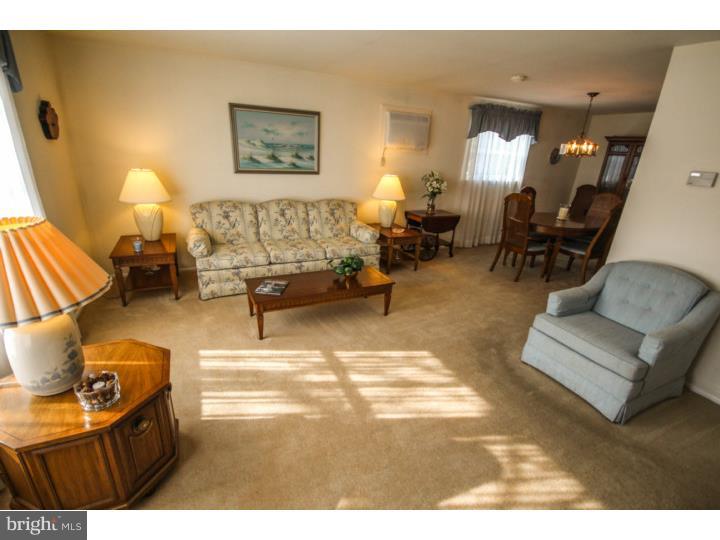 1571 Deer Run Road Warminster, PA 18974 - Photo 5 of 25 Living Room