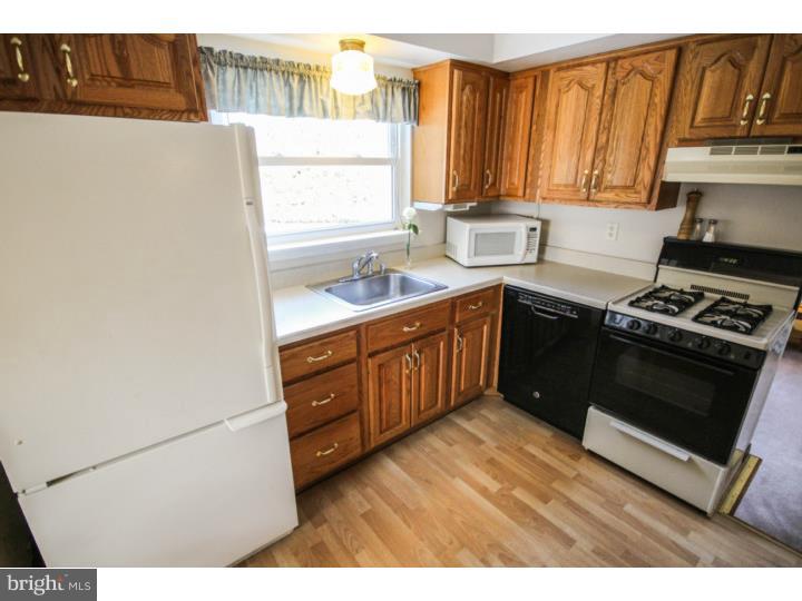 1571 Deer Run Road Warminster, PA 18974 - Photo 8 of 25 Kitchen