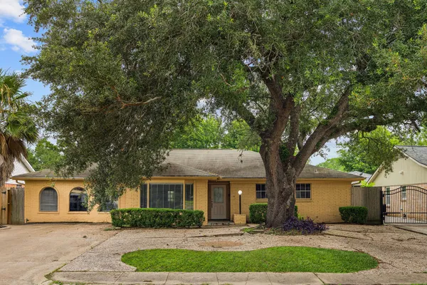 $2,600 | 5554 Beechnut Street, Houston, TX 77096