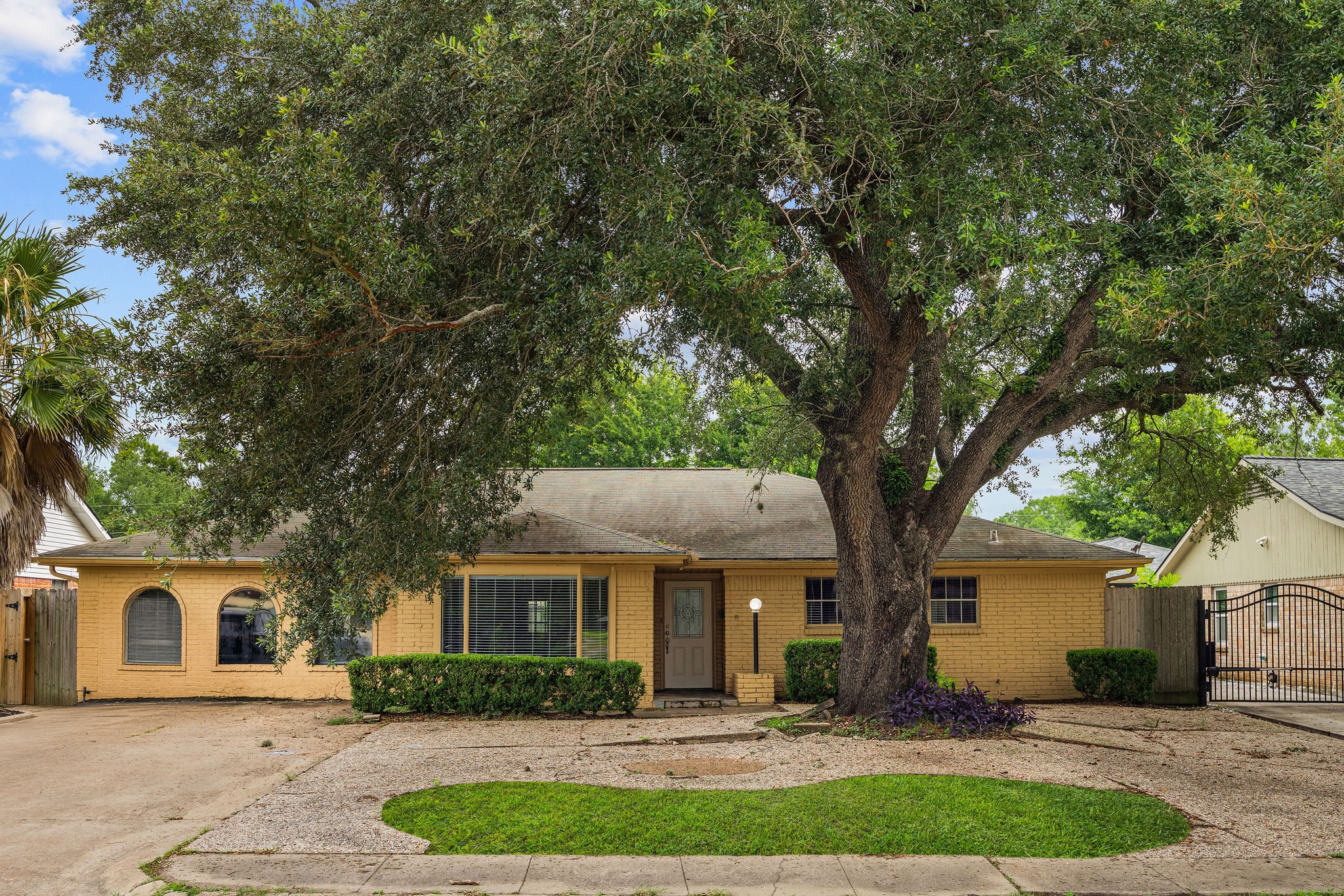 5554 Beechnut Street Houston, TX 77096 - Photo 1 of 21