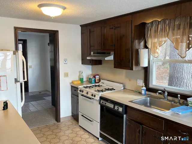 $2,200 | 71 Ellington Road, Tolland, CT 06084