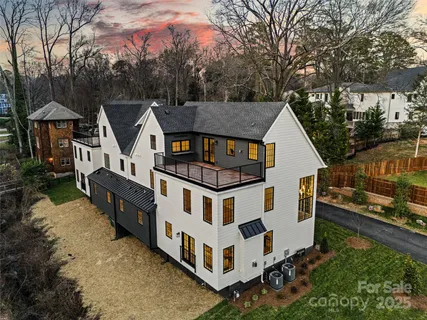 a view of a house with backyard and trees