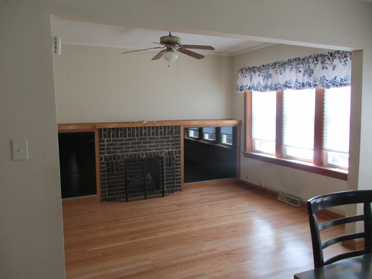 6421 Sinclair Avenue Berwyn, IL 60402 - Photo 7 of 20 Gallery Image 7