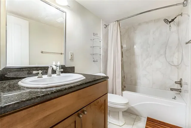 $2,300 | 3915 St Charles Avenue, Unit 407, New Orleans, LA 70115