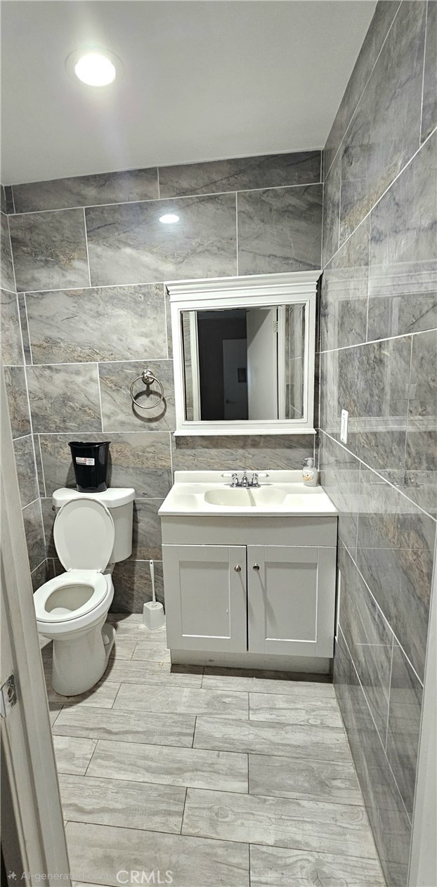 7641 Reseda Boulevard, Unit 87 Reseda, CA 91335 - Photo 21 of 37 a bathroom with a sink a toilet and bathtub