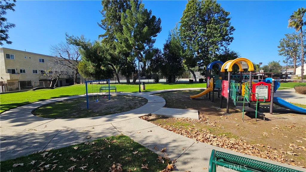 7641 Reseda Boulevard, Unit 87 Reseda, CA 91335 - Photo 31 of 37 a view of outdoor space with garden and entertaining space