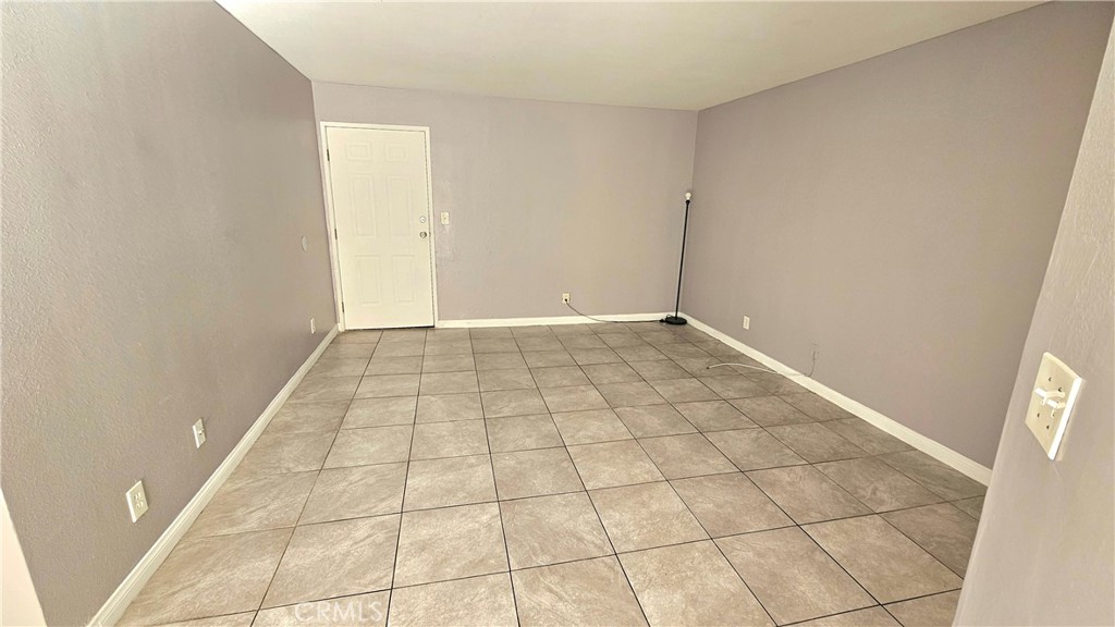 7641 Reseda Boulevard, Unit 87 Reseda, CA 91335 - Photo 9 of 37 a view of an empty room and window
